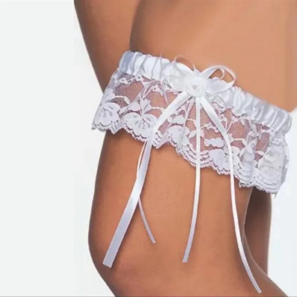 NIB All in White Bridal Ruffled Lace Garter Belt